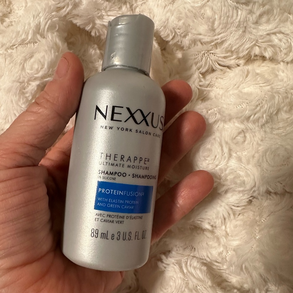 Nexxus Therappe Ultimate Moisture Shampoo - Silver and Blue